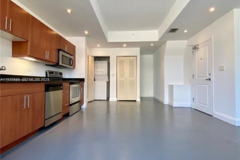 Condominio en alquiler en Miami, Florida, 1 dormitorio, 71.91 m2 № 1991337 - foto 9