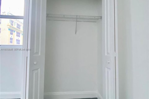 Condominio en alquiler en Miami, Florida, 1 dormitorio, 71.91 m2 № 1991337 - foto 15