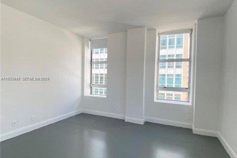 Condominio en alquiler en Miami, Florida, 1 dormitorio, 71.91 m2 № 1991337 - foto 12