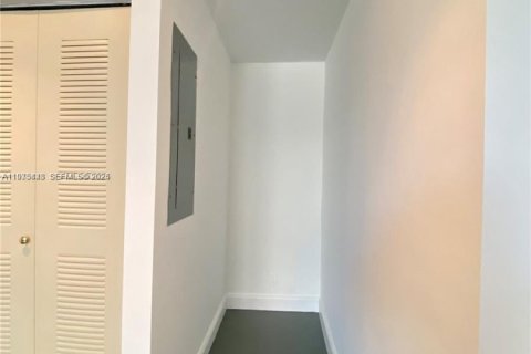 Condominio en alquiler en Miami, Florida, 1 dormitorio, 71.91 m2 № 1991337 - foto 18