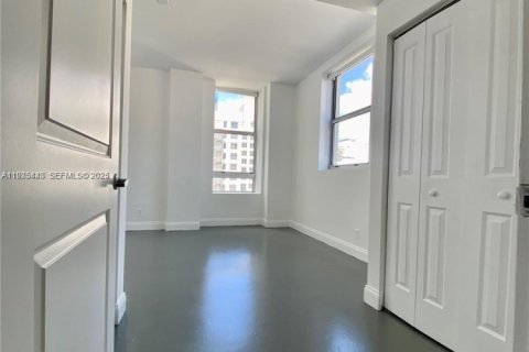 Condominio en alquiler en Miami, Florida, 1 dormitorio, 71.91 m2 № 1991337 - foto 11