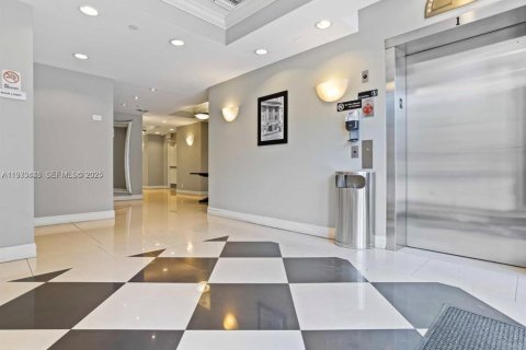 Condominio en alquiler en Miami, Florida, 1 dormitorio, 71.91 m2 № 1991337 - foto 5