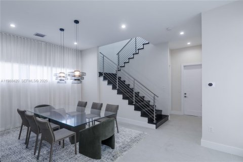 Villa ou maison à vendre à Doral, Floride: 4 chambres, 345.04 m2 № 2051655 - photo 3