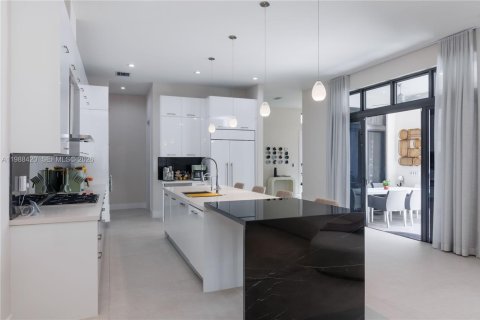 Villa ou maison à vendre à Doral, Floride: 4 chambres, 345.04 m2 № 2051655 - photo 10