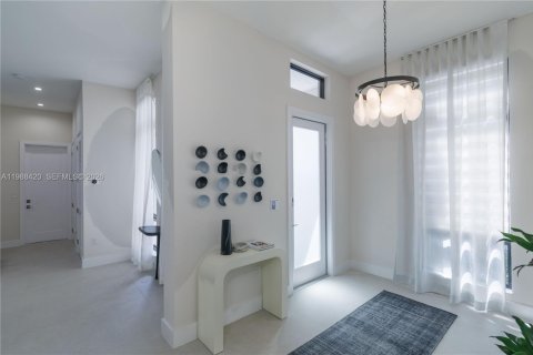 Villa ou maison à vendre à Doral, Floride: 4 chambres, 345.04 m2 № 2051655 - photo 2