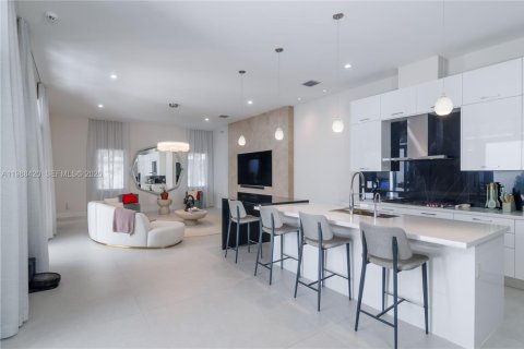 Villa ou maison à vendre à Doral, Floride: 4 chambres, 345.04 m2 № 2051655 - photo 7