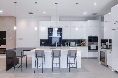 Villa ou maison à vendre à Doral, Floride: 4 chambres, 345.04 m2 № 2051655 - photo 12