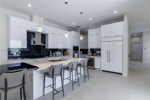 Villa ou maison à vendre à Doral, Floride: 4 chambres, 345.04 m2 № 2051655 - photo 8