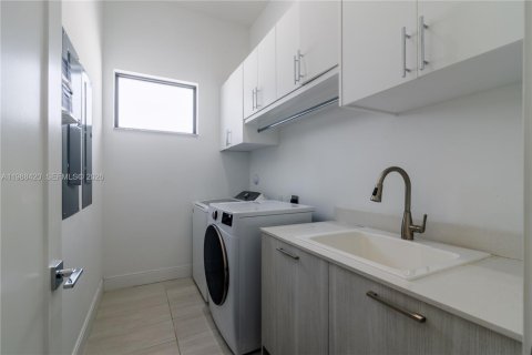 Villa ou maison à vendre à Doral, Floride: 4 chambres, 345.04 m2 № 2051655 - photo 26