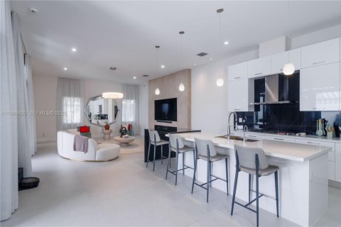 Villa ou maison à vendre à Doral, Floride: 4 chambres, 345.04 m2 № 2051655 - photo 6