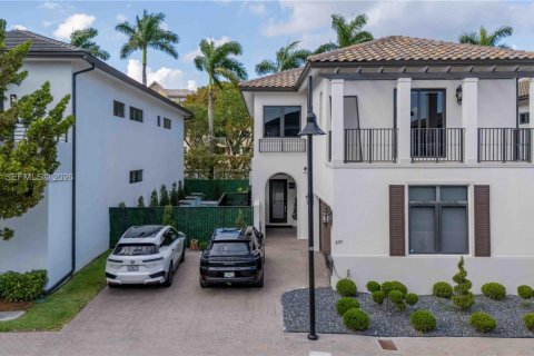 Villa ou maison à Doral, Floride 4 chambres, 345.04 m2 № 2051655