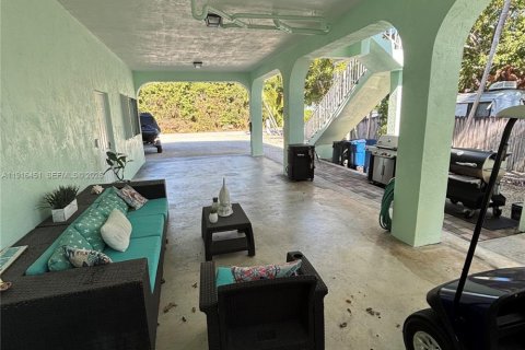 House in Key Largo, Florida 2 bedrooms, 111.48 sq.m. № 1972882 - photo 12