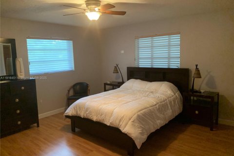 House in Key Largo, Florida 2 bedrooms, 111.48 sq.m. № 1972882 - photo 4