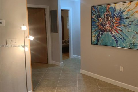 House in Key Largo, Florida 2 bedrooms, 111.48 sq.m. № 1972882 - photo 5