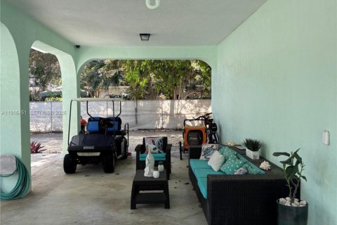 House in Key Largo, Florida 2 bedrooms, 111.48 sq.m. № 1972882 - photo 11