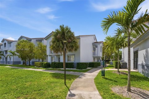 Купить кондоминиум в Дейви, Флорида 3 спальни, 122.07м2, № 2051897 - фото 3