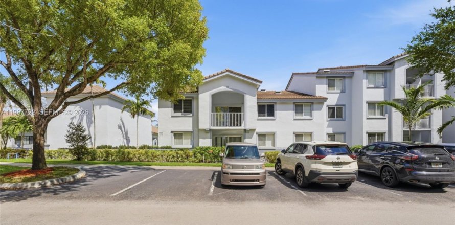 Кондоминиум с 3 спальнями в Дейви, Флорида № 2051897