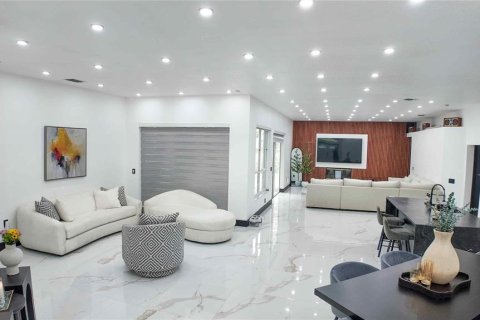 House in Valrico, Florida 4 bedrooms, 248.98 sq.m. № 1883992 - photo 16