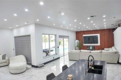 House in Valrico, Florida 4 bedrooms, 248.98 sq.m. № 1883992 - photo 21