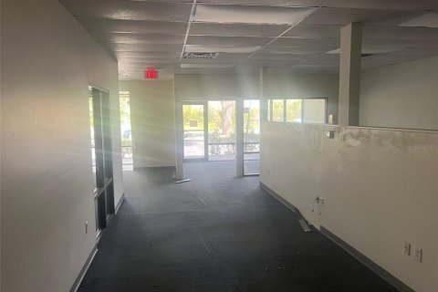 Propiedad comercial en alquiler en Gainesville, Florida, 148.64 m2 № 1894624 - foto 2
