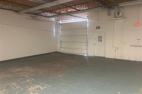 Propiedad comercial en alquiler en Gainesville, Florida, 148.64 m2 № 1894624 - foto 4