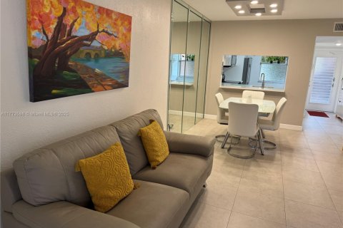 Condo in Sunrise, Florida, 2 bedrooms  № 1693380 - photo 19