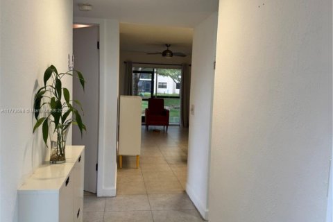 Condo in Sunrise, Florida, 2 bedrooms  № 1693380 - photo 13