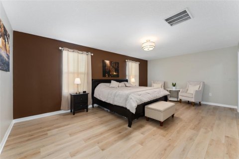 House in Kissimmee, Florida 5 bedrooms, 229.38 sq.m. № 1912841 - photo 18