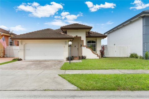 Casa en Miami, Florida 4 dormitorios, 161 m2 № 2017237