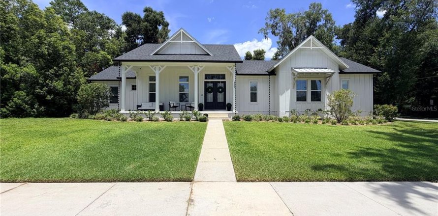 Casa en Lake Helen, Florida 3 dormitorios, 204.38 m2 № 2209333