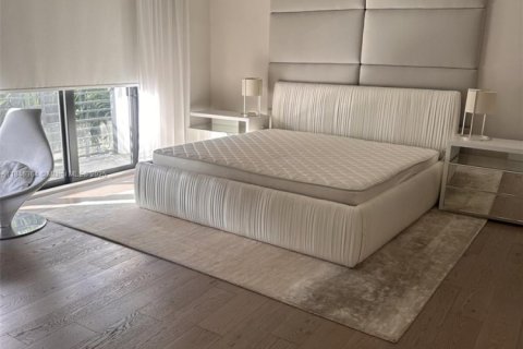 House in Doral, Florida 4 bedrooms, 264.21 sq.m. № 1844218 - photo 10