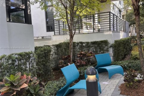 House in Doral, Florida 4 bedrooms, 264.21 sq.m. № 1844218 - photo 17