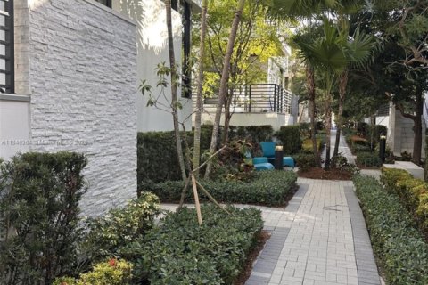 House in Doral, Florida 4 bedrooms, 264.21 sq.m. № 1844218 - photo 18