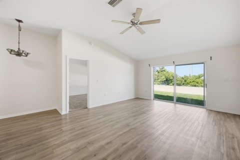 Villa ou maison à vendre à Zephyrhills, Floride: 3 chambres, 142.05 m2 № 2149941 - photo 23