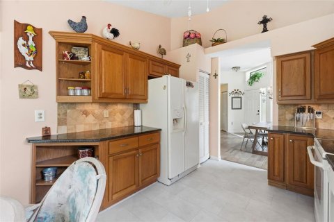 Condo in New Port Richey, Florida, 2 bedrooms № 2095501 - photo 16