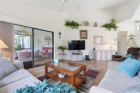 Condo in New Port Richey, Florida, 2 bedrooms № 2095501 - photo 12