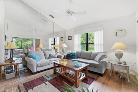 Condo in New Port Richey, Florida, 2 bedrooms № 2095501 - photo 13