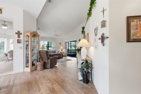 Condo in New Port Richey, Florida, 2 bedrooms № 2095501 - photo 5