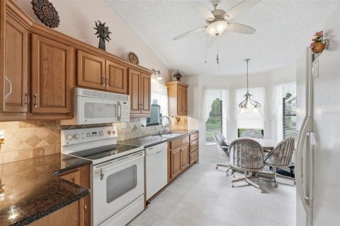 Condo in New Port Richey, Florida, 2 bedrooms № 2095501 - photo 2