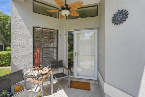 Condo in New Port Richey, Florida, 2 bedrooms № 2095501 - photo 4