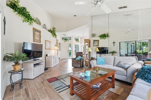 Condo in New Port Richey, Florida, 2 bedrooms № 2095501 - photo 11