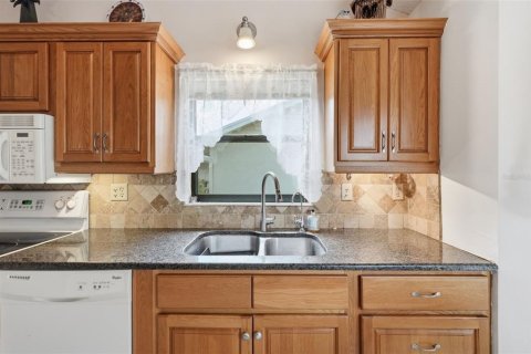 Condo in New Port Richey, Florida, 2 bedrooms № 2095501 - photo 14