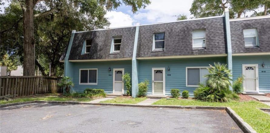Condominio en Gainesville, Florida, 4 dormitorios  № 1560013