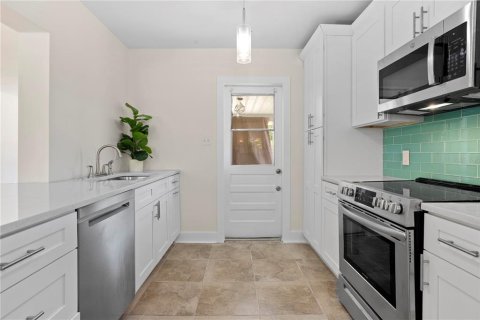 Casa en venta en Tampa, Florida, 3 dormitorios, 153.75 m2 № 1735343 - foto 16