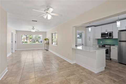 House in Tampa, Florida 3 bedrooms, 153.75 sq.m. № 1735343 - photo 11