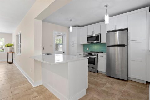 Casa en venta en Tampa, Florida, 3 dormitorios, 153.75 m2 № 1735343 - foto 13