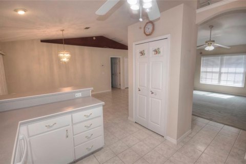 House in Edgewater, Florida 3 bedrooms, 140.65 sq.m. № 1804732 - photo 8