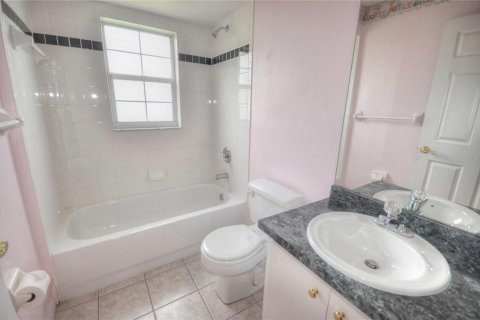 House in Edgewater, Florida 3 bedrooms, 140.65 sq.m. № 1804732 - photo 16