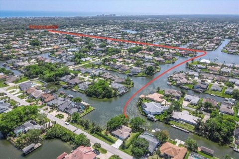 House in Palm Coast, Florida 3 bedrooms, 138.24 sq.m. № 1616375 - photo 1