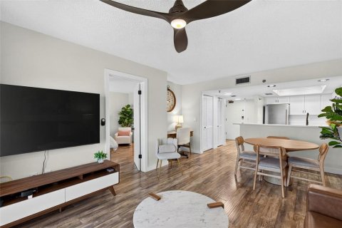 Condo in Ormond Beach, Florida, 1 bedroom № 2217170 - photo 13